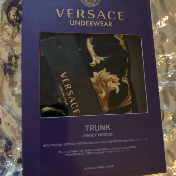 VERSACE - Picture 8 of 10